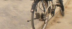 Ciclistas reclaman los desperfectos en el carril bici a su paso por Bueno Monreal